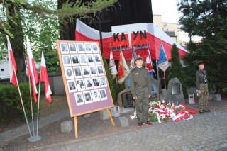 Zdjęcie -  W hołdzie ofiarom Katynia i Smoleńska 